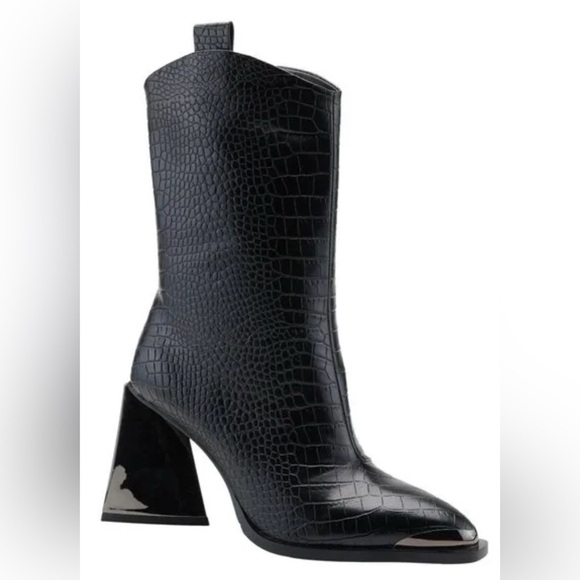 Black Heeled Boots with Croc Texture and Pointed Toe - Picture 3 of 6